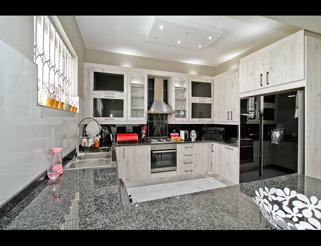 3 BEDROOM APARTMENT FOR SALE IN OBSERVATORY